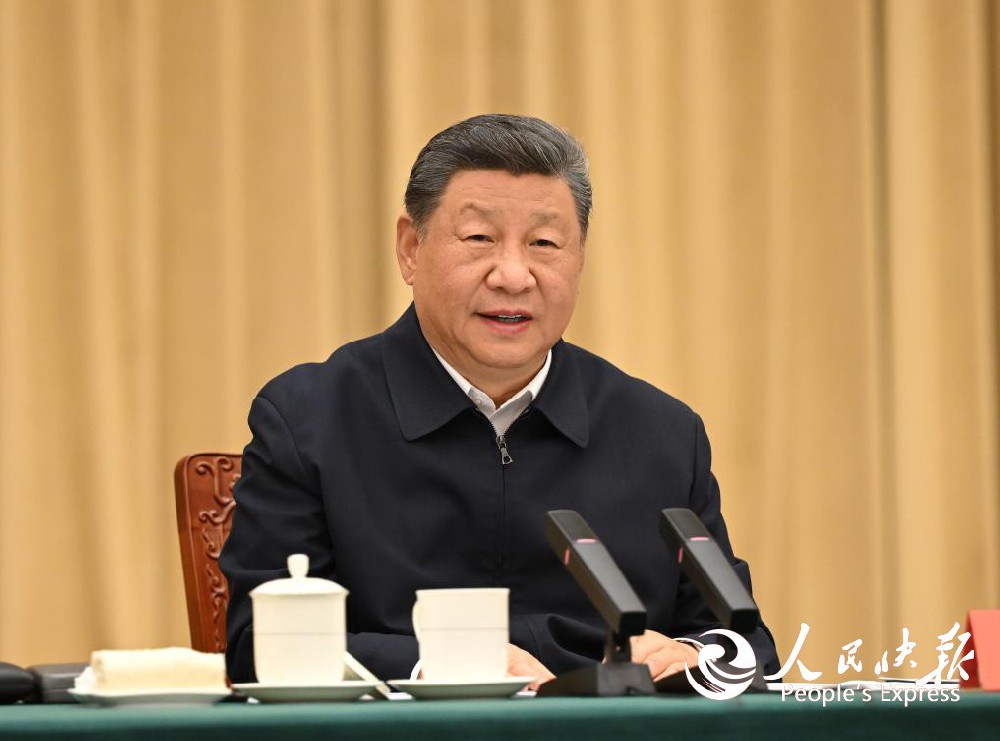 习近平听取新疆维吾尔自治区党委和政府···