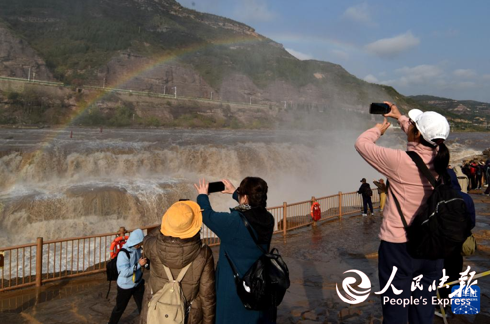 壶口瀑布“彩虹桥”