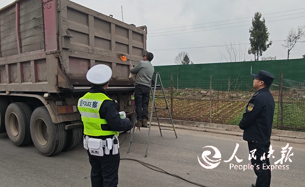 恩阳区交通运输局：开展货车“双超” ···