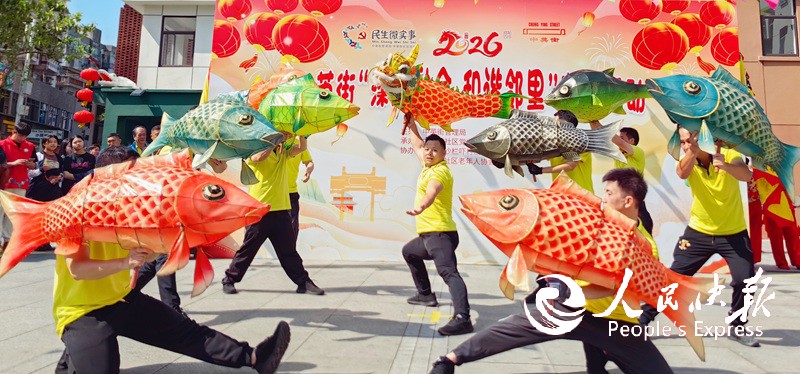 中英街深港居民春日游园：一家亲的温暖···