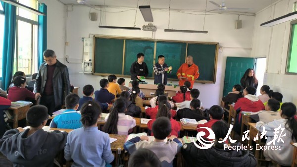 开江县任市镇深入开展森林防灭火进校园···